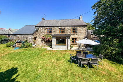 2.5 acres of Farmhouse for sale in Sithney