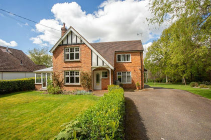 1.3 acres of House with Land for sale in Heathfield and Waldron