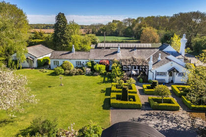 1 acre of House with Land for sale in Mapledurham