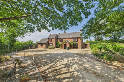 7.2 acres of House with Land for sale in Bretby