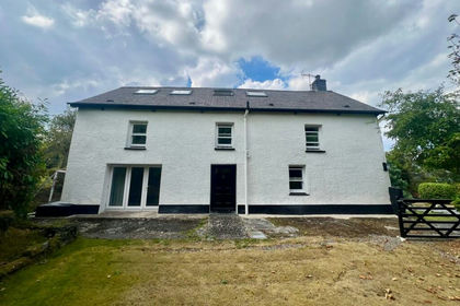 1 acre of Farmhouse for sale in Llanfihangel Ystrad