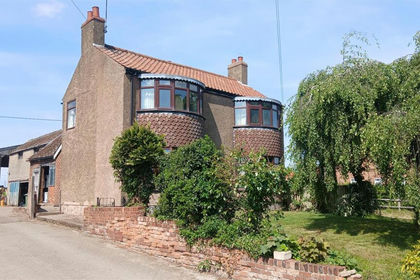 2.6 acres of Farmhouse for sale in Cottam