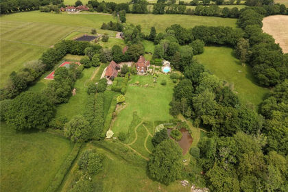 13.9 acres of Country Home for sale in Heathfield and Waldron