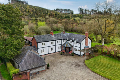 3.5 acres of Country Home for sale in Llanfyllin