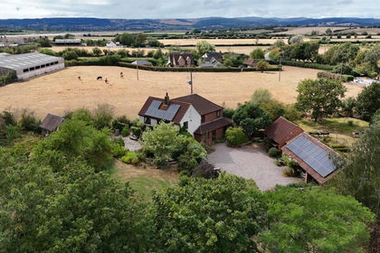 1.5 acres of House with Land for sale in Westbury-on-Severn