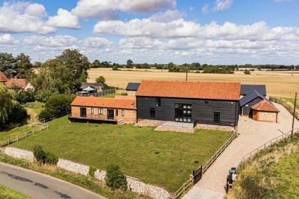 Barn Conversion for sale in Broxted