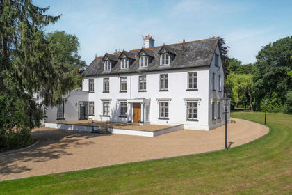 4 acres of Country Home for sale in Bray