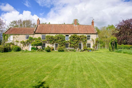 9.2 acres of Farmhouse for sale in Nunnington