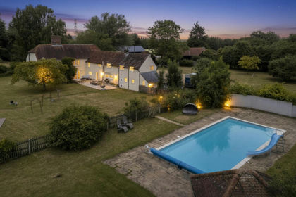 8.2 acres of Farmhouse for sale in Debden