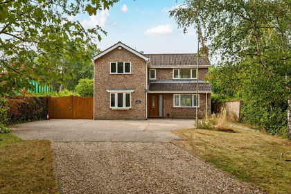 5 acres of House with Land for sale in Skellingthorpe