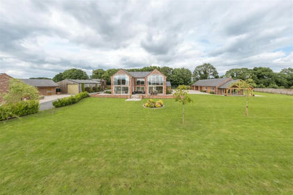 6 acres of House with Land for sale in Tarporley