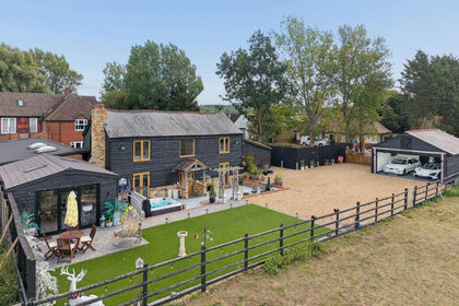 Barn Conversion for sale in Harlington