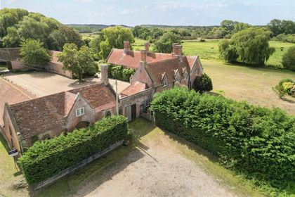 2.6 acres of House with Land for auction in Sopley