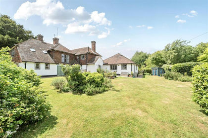 4 acres of Farmhouse for sale in Thanington