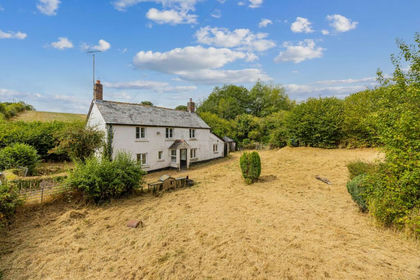2.1 acres of House with Land for sale in Exbourne