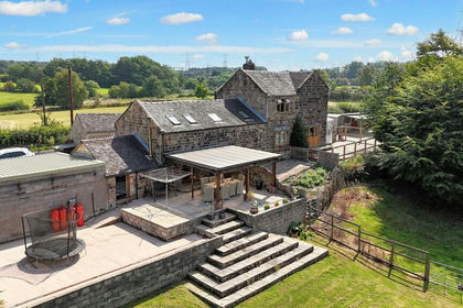 6.5 acres of Farmhouse for sale in Bagnall