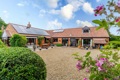 Barn Conversion for sale in Surlingham