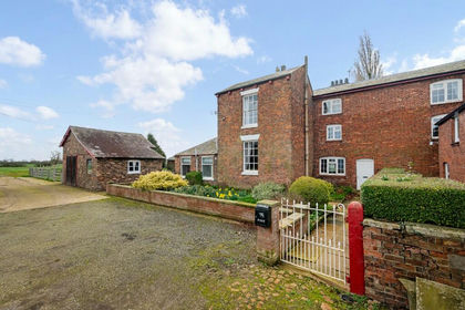 3.6 acres of Farmhouse for sale in Minshull Vernon