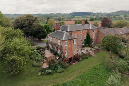 1.5 acres of Farmhouse for sale in Stockton on Teme