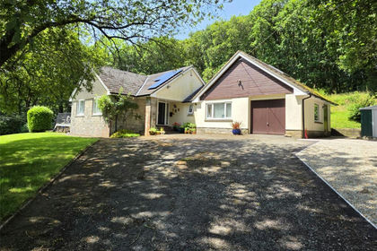 8.5 acres of House with Land for sale in Roborough