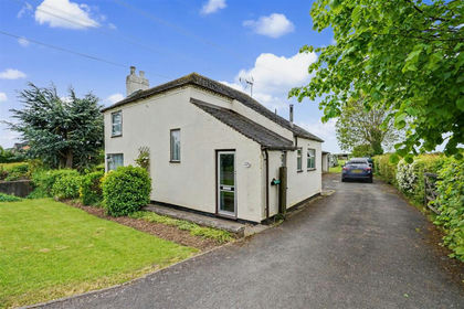 4.4 acres of Cottage for sale in Lockington-Hemington