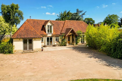 Barn Conversion for sale in Dinton-with-Ford and Upton
