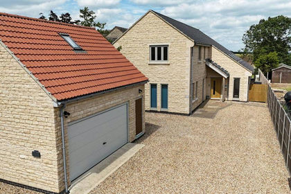1 acre of House with Land for sale in Thurlby