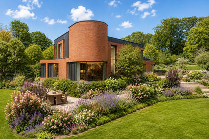 2 acres of House with Land for sale in Goring-on-Thames