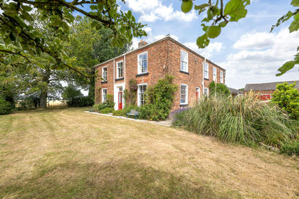 29.6 acres of Small Farm for sale in Walkeringham