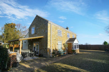 2.8 acres of House with Land for sale in Ulgham