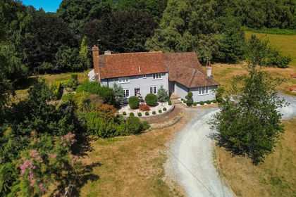 3.5 acres of Farmhouse for sale in Harbledown and Rough Common