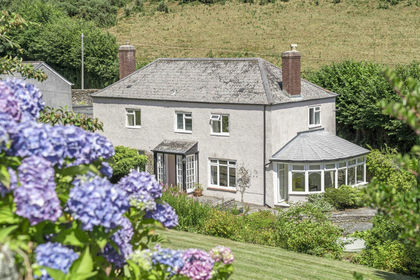 3.5 acres of Farmhouse for sale in Kingsbridge
