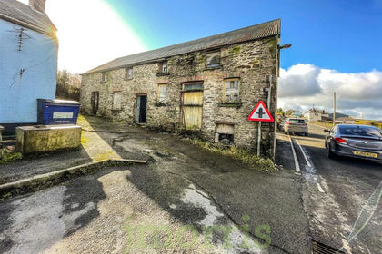 Land for sale in Llanllwni