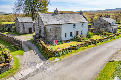 4 acres of Farmhouse for sale in Shap