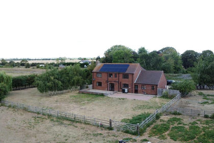 2.5 acres of House with Land for sale in Saxilby with Ingleby