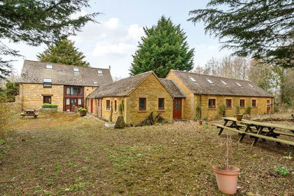7 acres of Barn Conversion for sale in Broadway
