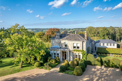 18 acres of Country Estate for sale in Seal