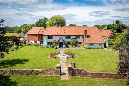 6.8 acres of Farmhouse for sale in Billingshurst
