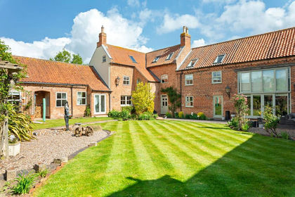 1 acre of House with Land for sale in Headon cum Upton