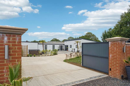 Land for sale in Soulbury