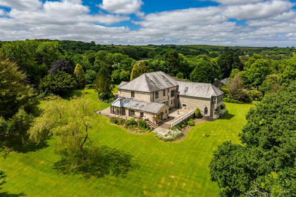 3 acres of Country Home for sale in Lanivet