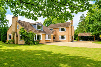 1 acre of House with Land for sale in Lincoln