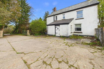 2.5 acres of Farmhouse for sale in Halwill