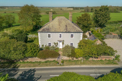 1 acre of House with Land for sale in Fleggburgh