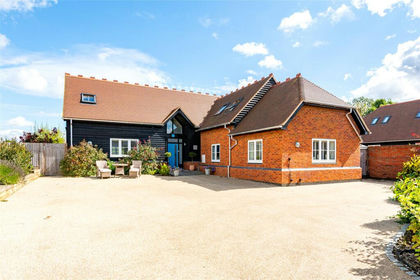 Barn Conversion for sale in Chalgrave