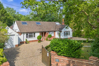 2.9 acres of House with Land for sale in Goring Heath