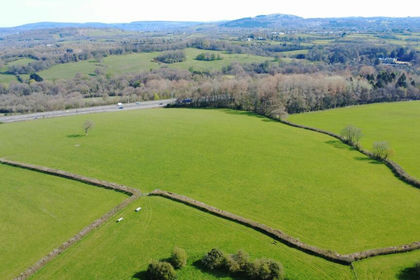 51.2 acres of Farm for sale in Pont-y-clun