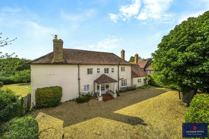 1.6 acres of Farmhouse for sale in Renhold