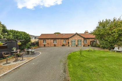 Barn Conversion for sale in Sheraton with Hulam
