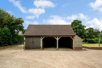 1.1 acres of House with Land for sale in Goodnestone